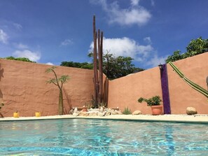 Outdoor pool, sun loungers - Caribbean Cozy Cove (Paradera)