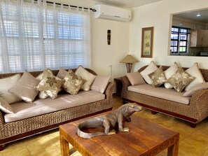 Flat-screen TV, Netflix - Caribbean Cozy Cove (Paradera)