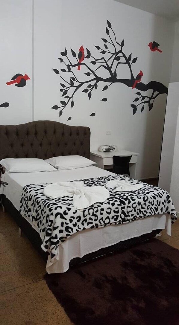Standard Room, 1 Queen Bed, Accessible, Non Smoking | Hypo-allergenic bedding, minibar, individually decorated