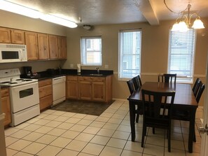 Microonde, lavastoviglie, macchina per tè/caffè, tostapane