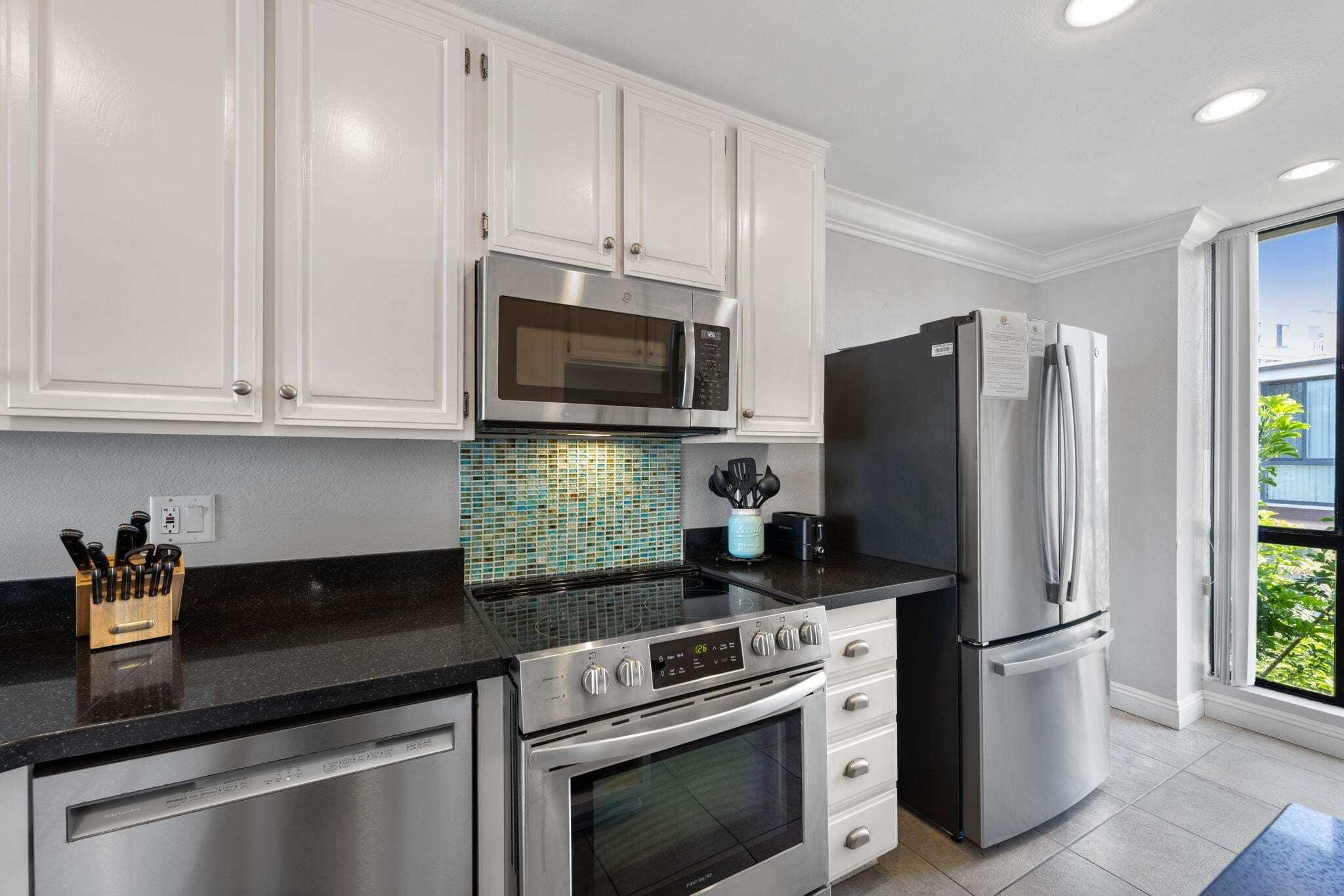 Coffee/tea maker, fridge, microwave, oven