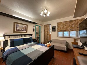 Double Room with Balcony | In-room safe, individually decorated, individually furnished - Bali Holiday Resort (Lamma Island)