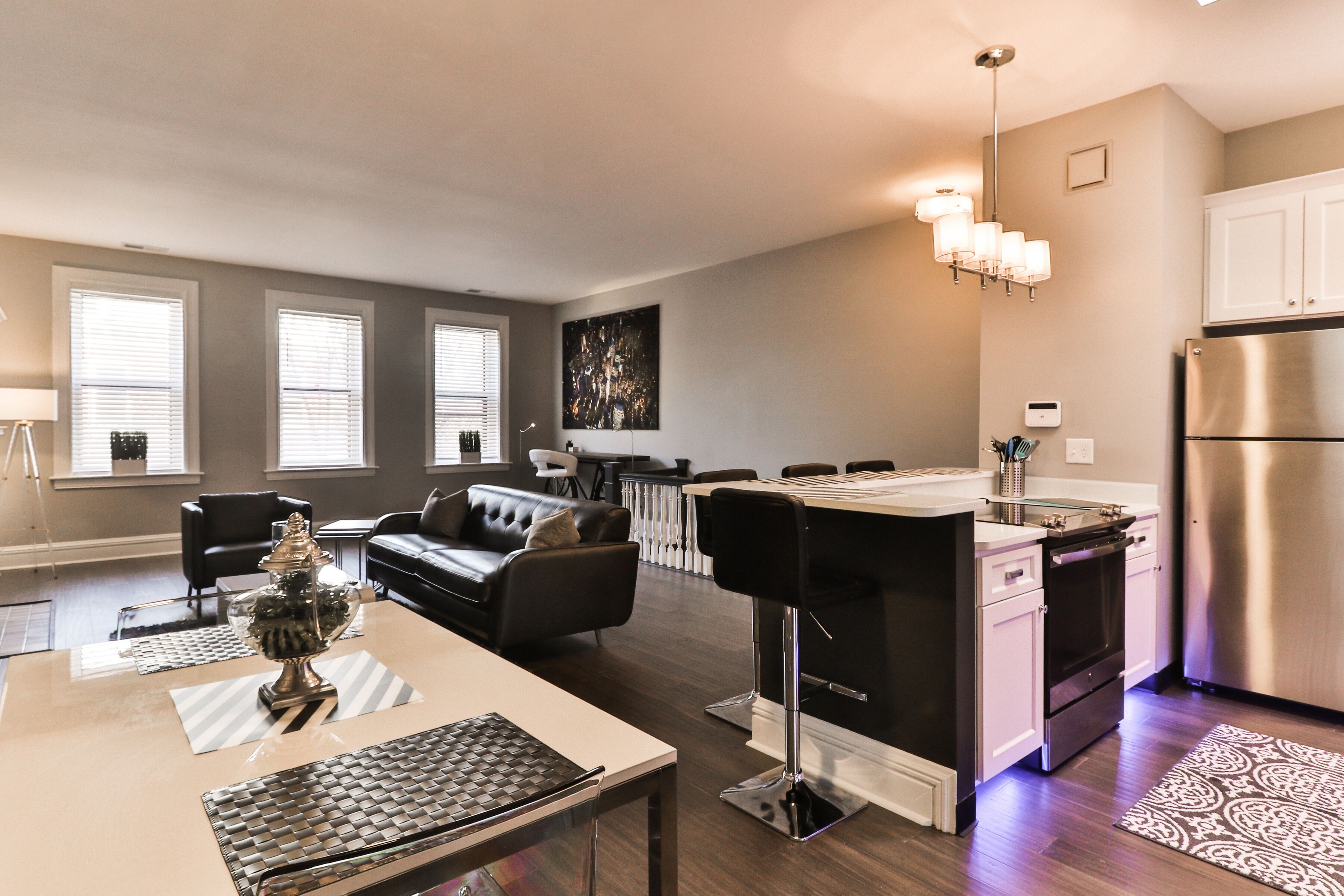 Luxury Apt w/ Spectrum Mood Lighting - Historic Cherokee Street Antique Row