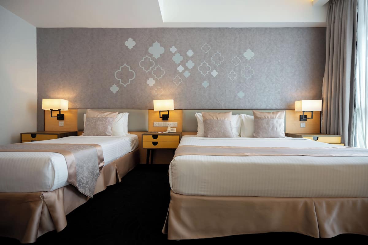 Familiekamer | Luxe beddengoed, een minibar, een kluis op de kamer