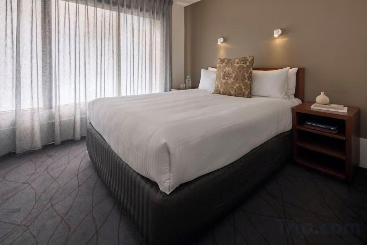 Heritage Queen Room