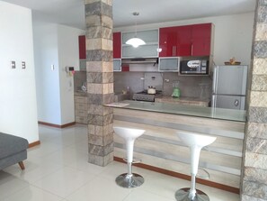 Apartament, 2 dormitoris, no fumadors | Cuina privada | Frigorífic gran, microones, forn i placa de cuina