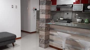 Apartment, 2 Bedrooms, Non Smoking | Private kitchen | Full-size fridge, microwave, oven, stovetop