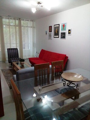 Apartment, 3 Bedrooms, Non Smoking | Living area | 32-inch Smart TV with cable channels, TV - H'epico Rent Apartments Piura (Piura)