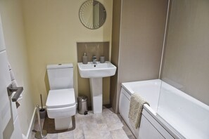 Bathtub, hair dryer, towels, shampoo