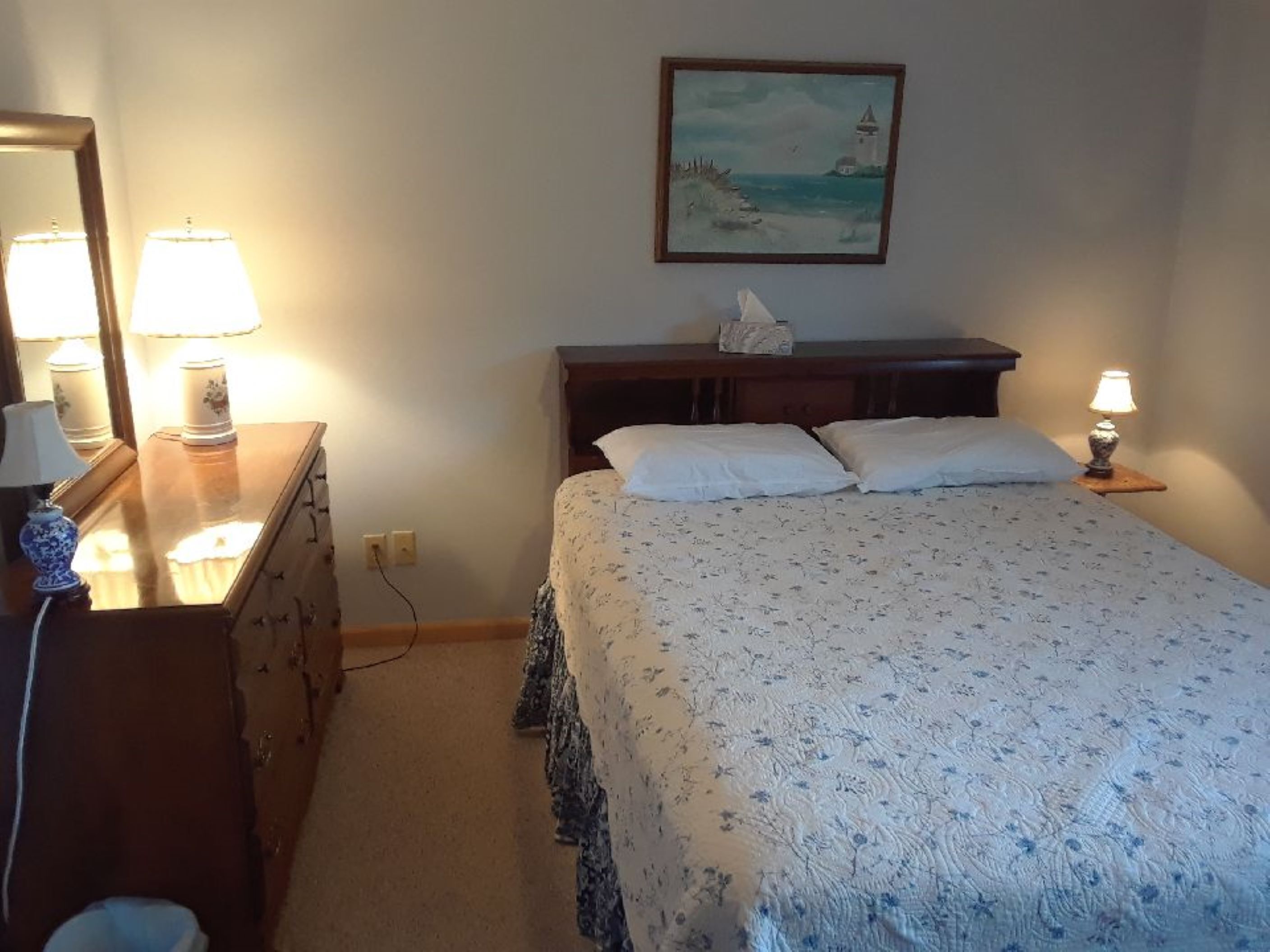 Park Place Guest House (600 feet from Lake Michigan Beach)