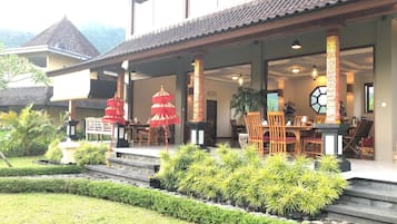 Se sirven desayunos, comidas y cenas