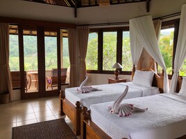 Escritorio, sistema de insonorización, wifi gratis y ropa de cama 