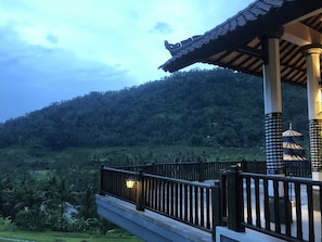 Frokost, lunsj og middag serveres