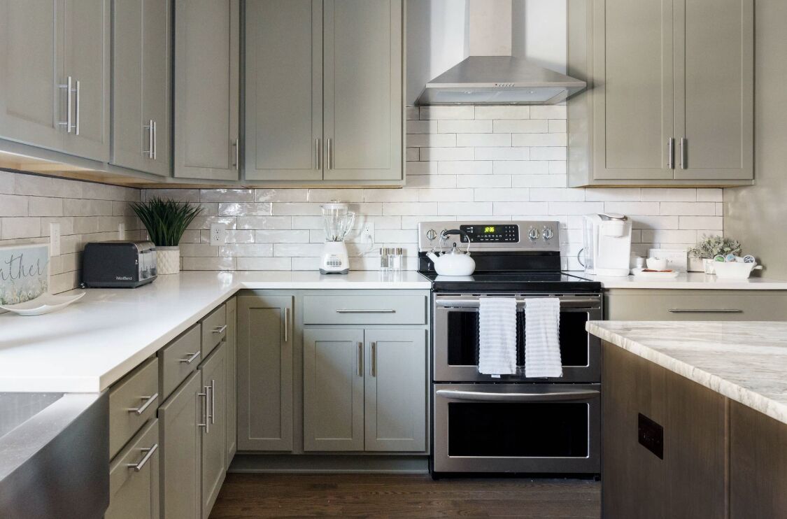 Refrigerador, microondas, horno, placa de cocina