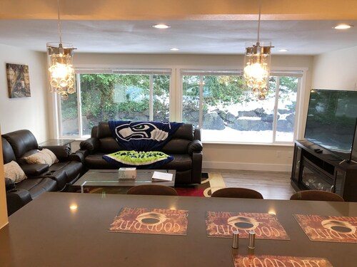 Modern & Remodeled 3bd/2ba duplex unit in Bothell - walk to UW Bothell, Downtown