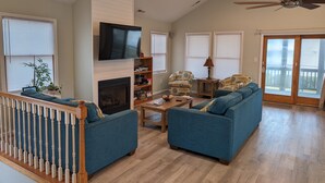 Living area - Sunset Breeze Semi-OceanFront: 6 Master Bedroom Suites, 8 Baths, Pool & Hot tub! (Kill Devil Hills)