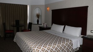 Standard Room, 1 King Bed | Minibar, blackout curtains, free WiFi, bed sheets - Motel Marbella (Tijuana)