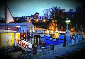 Unclassified image, 2 of 22, button