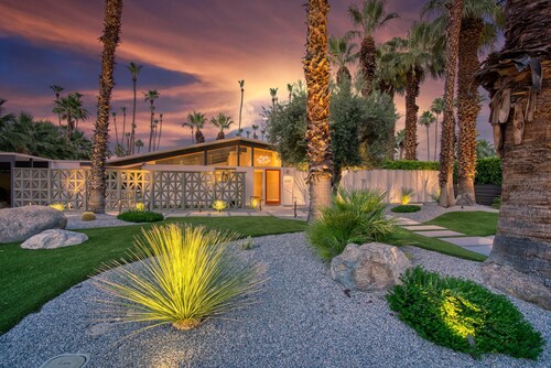 Mid-Century Modern Gem - Pool Spa Fire Pit w/ Stunning Views in Vista Las Palmas