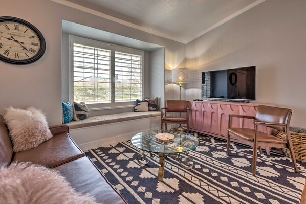 Téléviseur, foyer, console de jeux vidéo, Netflix