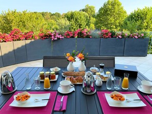 Tägliches inbegriffenes kontinentales Frühstück