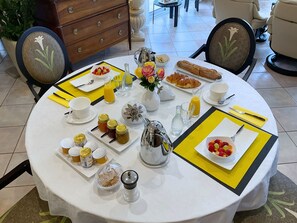 Desayuno continental incluido todos los días
