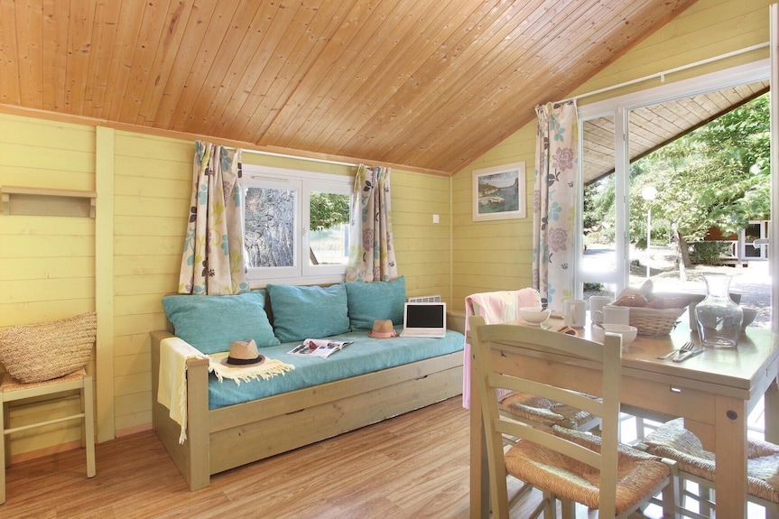 Agréable Chalet Avec Terrasse Couverte - La Ciotat