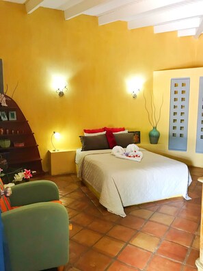 1 soverom, safe på rommet, strykejern/-brett og wi-fi (inkludert)