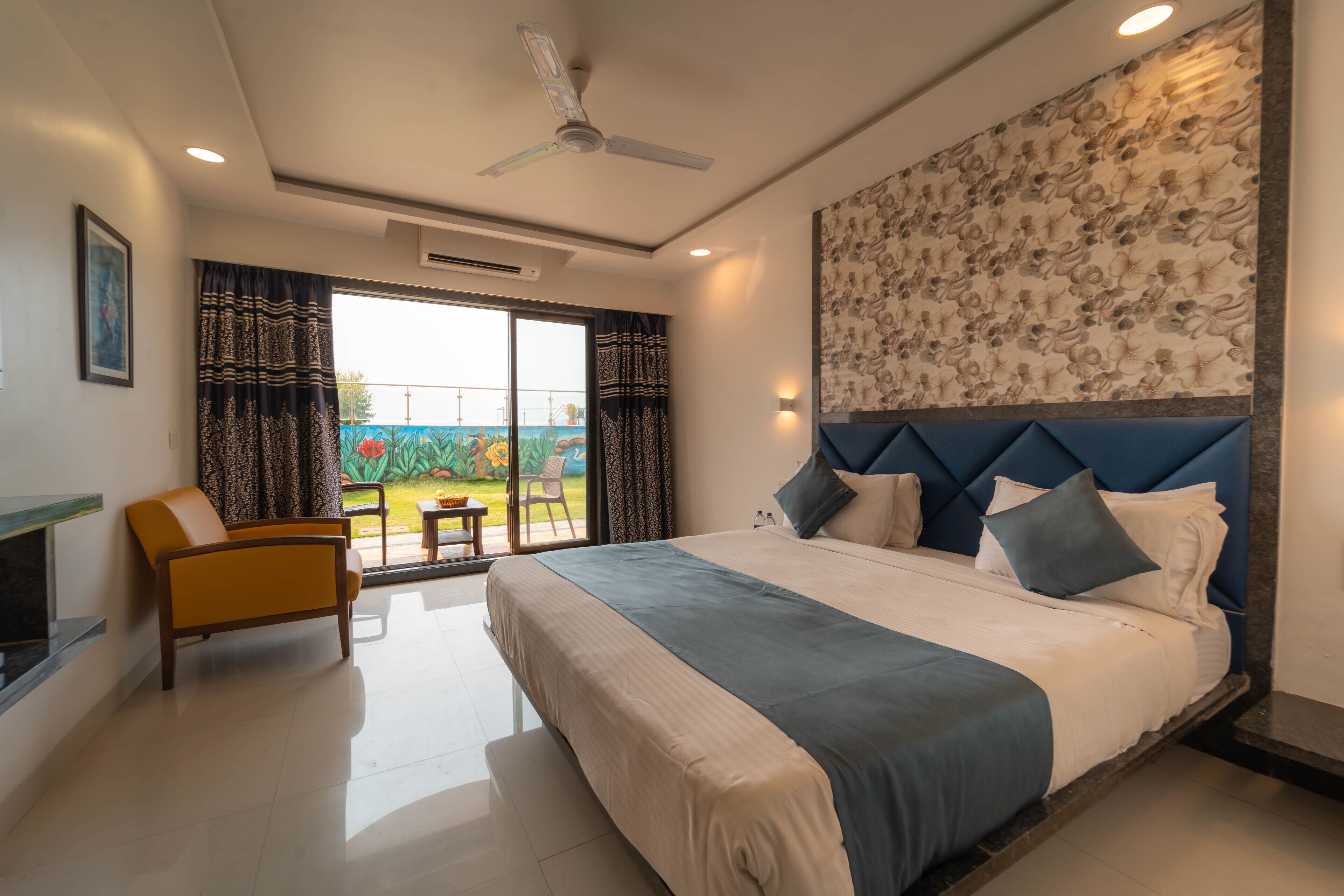 Rideaux occultants, fer et planche à repasser