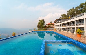 Outdoor pool - Cloud Mist Resort and Spa (Mahabaleshwar)