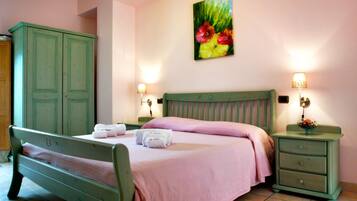 Economy Double Room | WiFi (free), bed sheets