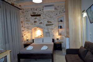 Iron/ironing board, free WiFi, bed sheets