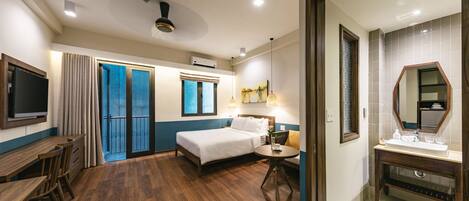 Apartment, Balcony, Sea View | Living area | Smart TV