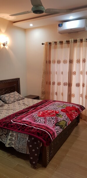 Family House, 1 King Bed, Non Smoking | Executive lounge