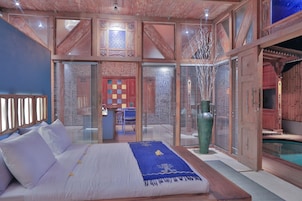 Vila luxo, 1 quarto | Edredons de pluma, frigobar, cofres nos quartos