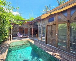 Outdoor pool, pool umbrellas, sun loungers