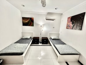 Dormitorio compartido básico, no fumadores, baño compartido | Cortinas opacas, tabla de planchar con plancha, wifi gratis