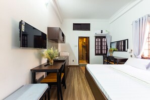 8 chambres, coffres-forts dans les chambres, fer et planche à repasser