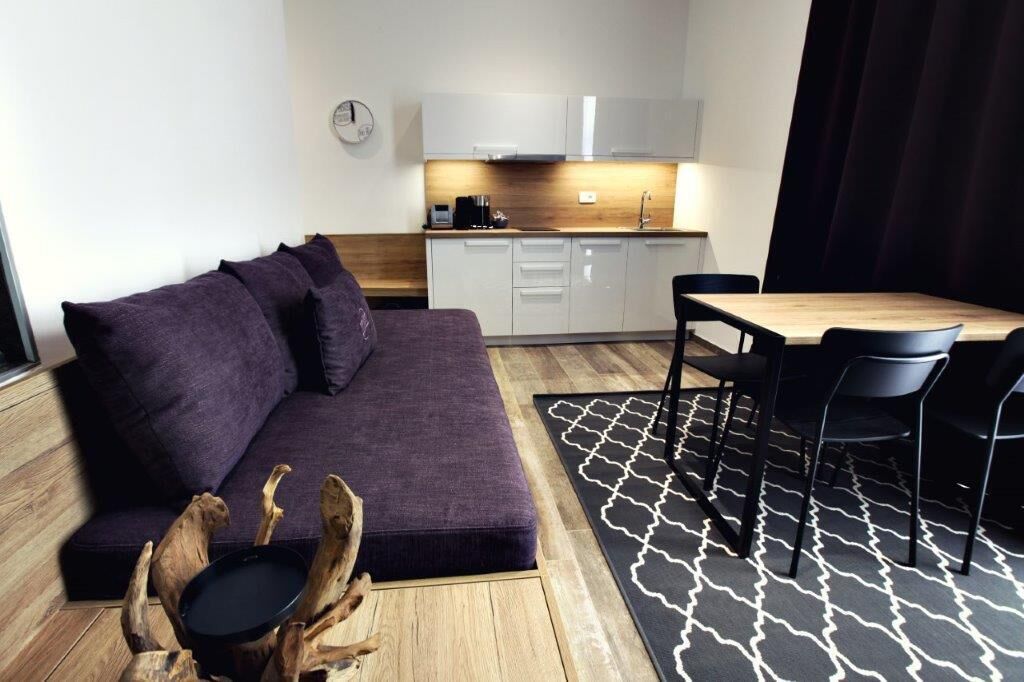 Basic-Apartment, 2 Schlafzimmer, Terrasse, Gartenblick (8) | Wohnbereich | Flachbildfernseher