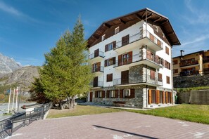 Exterior - Apartment ski-in/ski-out  in front of Valtournenche gondola with private garage (Valtournenche)