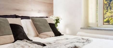 2 habitaciones, tabla de planchar con plancha, wifi y ropa de cama