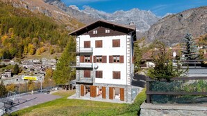 Exterior - Apartment ski-in/ski-out  in front of Valtournenche gondola with private garage (Valtournenche)