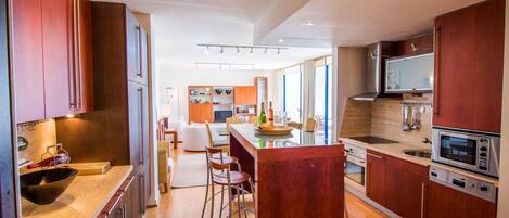 Køleskab, mikrobølgeovn, ovn, opvaskemaskine