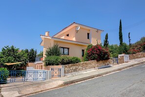 Exterior - Delightful Coral Bay Villa,Large Pool, Billiard,Wonderful Area,Villas for Groups (CORAL BAY PAPHOS)