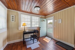 Interior - Sea Spray 3: *Steps to the beach *Close to shops, restaurants *Quiet street (Anna Maria)