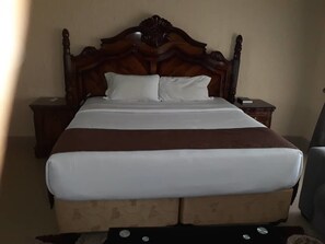 Double Room | Minibar, desk, free cribs/infant beds, rollaway beds