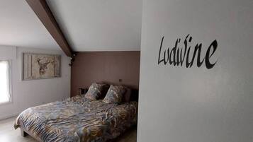 6 bedrooms, in-room safe, desk, iron/ironing board