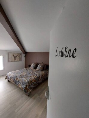 6 bedrooms, in-room safe, desk, iron/ironing board