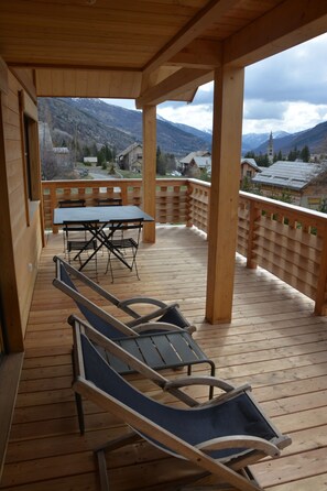 Outdoor dining - Contemporary, authentic chalet in the village of Monétier les Bains (Le Monêtier-Les-Bains)