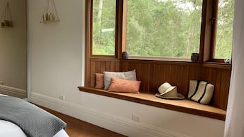 2 bedrooms, iron/ironing board, travel cot, WiFi